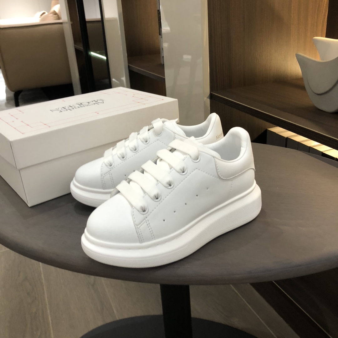Children's shoes child